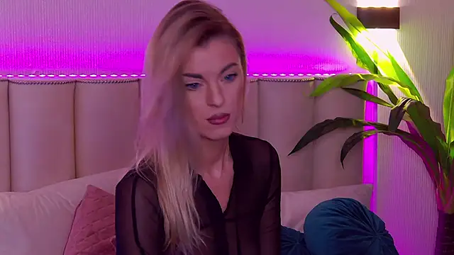 Snapshot of AvrilSkyy chatting on 01-12-26, 06:07 AvrilSkyy online show from 01-12-26, 06:07