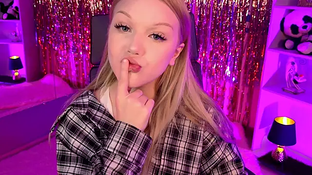 ChloeWhite online show from 03-27-26, 04:07