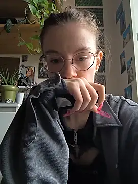 Shy Bamby online show from 06-17-26, 03:35