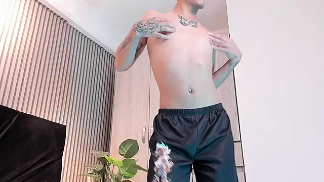 Snapshot of LeoHard__ chatting on 01-15-26, 02:32 LeoHard online show from 01-15-26, 02:32