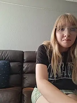 BunnySnowFlake online show from 04-22-26, 07:15