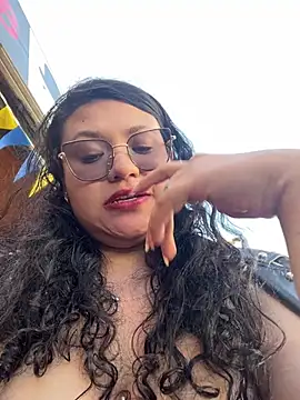 Snapshot of mavievil- chatting on 06-14-26, 08:44 mavievil- online show from 06-14-26, 08:44