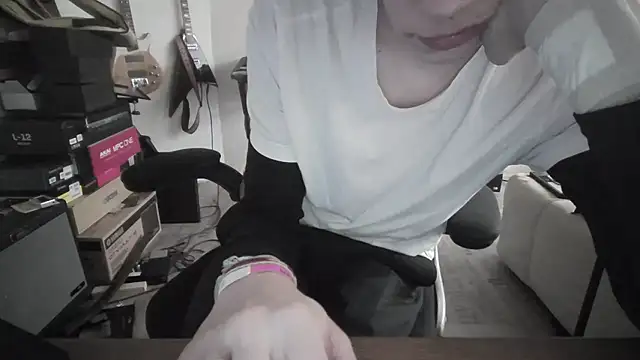 Snapshot of YessuRisk chatting on 01-12-26, 10:15 YessuRisk online show from 01-12-26, 10:15