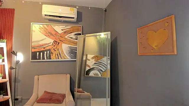 ailann  online show from 04-15-26, 07:43