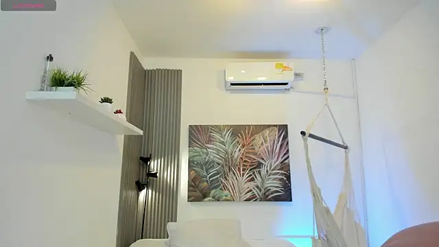 ailann  online show from 04-18-26, 05:39