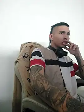 Scook Gray  online show from 02-18-26, 03:41