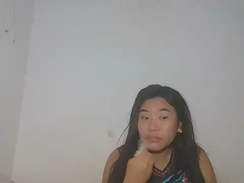 Snapshot of Zyeiii chatting on 05-10-26, 08:47 Zyeiii online show from 05-10-26, 08:47