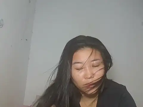 Snapshot of Zyeiii chatting on 06-25-26, 06:34 Zyeiii online show from 06-25-26, 06:34