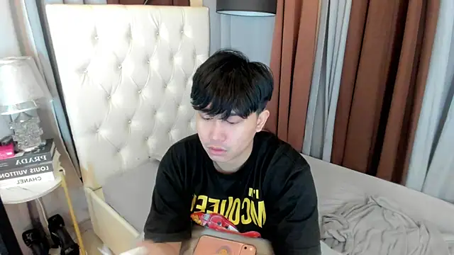Snapshot of davincihugecock chatting on 07-13-26, 06:33 davincihugecock online show from 07-13-26, 06:33
