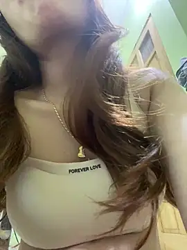 Snapshot of Angela_loveee chatting on 05-13-26, 09:17 Angela loveee online show from 05-13-26, 09:17