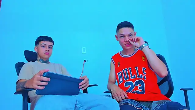 Snapshot of Thomas-Wil chatting on 05-10-26, 02:11 Thomas-Wil online show from 05-10-26, 02:11