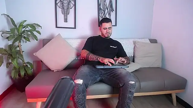 Aronhilton online show from 01-14-26, 07:19