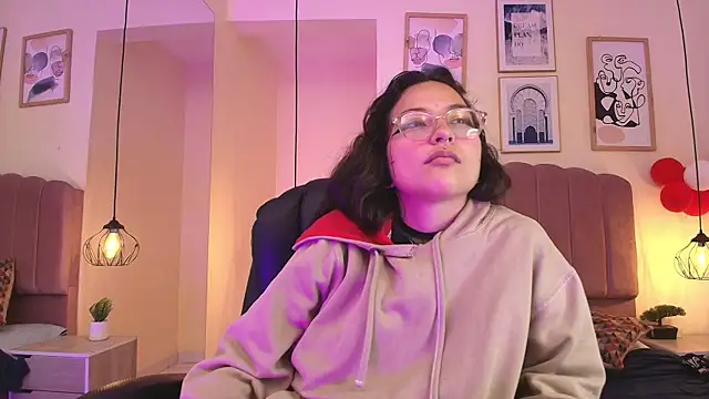 Hanabie  online show from 04-18-26, 03:21