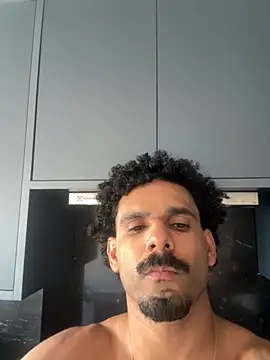 Gustavo17model online show from 01-08-26, 07:27