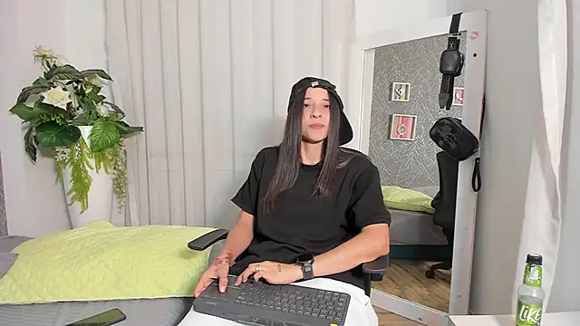 ViictoriiaSaenz online show from 04-22-26, 05:21