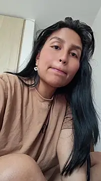 Snapshot of LunaRouuse_ chatting on 06-17-26, 04:08 LunaRouuse online show from 06-17-26, 04:08