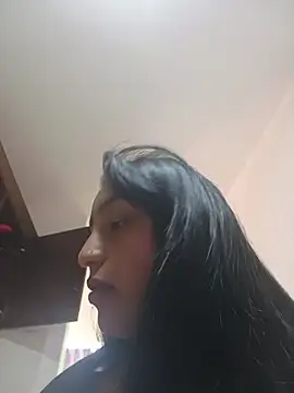 Snapshot of LunaRouuse_ chatting on 06-23-26, 01:09 LunaRouuse online show from 06-23-26, 01:09