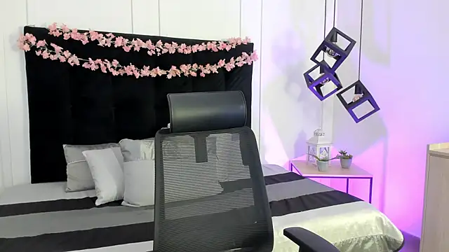 Abriil cutee online show from 04-04-26, 02:03