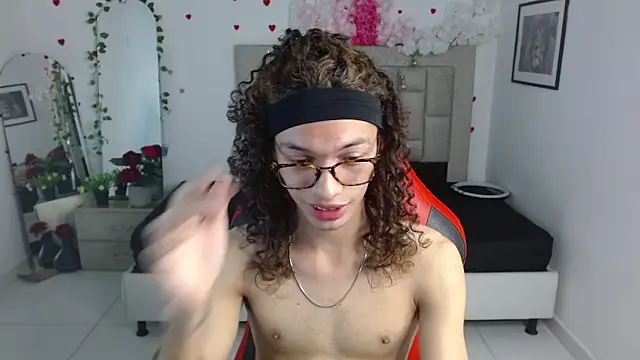 Snapshot of Axel_fox77 chatting on 06-10-26, 01:17 Axel fox77 online show from 06-10-26, 01:17