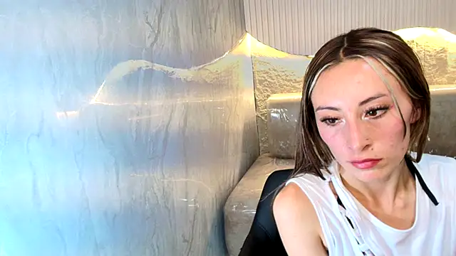 Snapshot of katalina_r_ chatting on 01-09-26, 05:10 katalina r online show from 01-09-26, 05:10