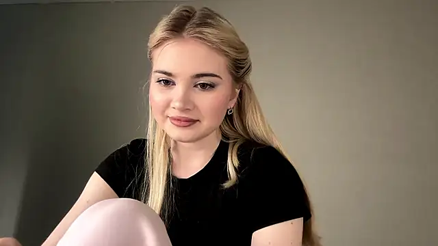 KariJarecke online show from 02-17-26, 01:07