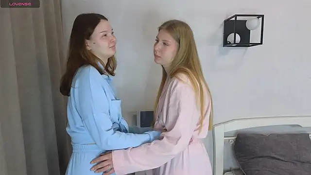 TessieNoffsinger online show from 04-12-26, 03:33