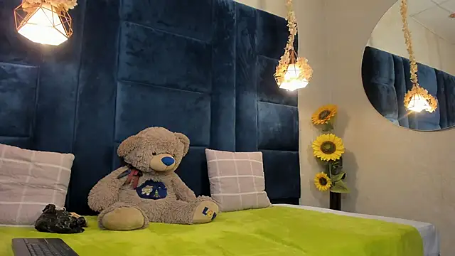 Laura Miller1 online show from 04-13-26, 09:31