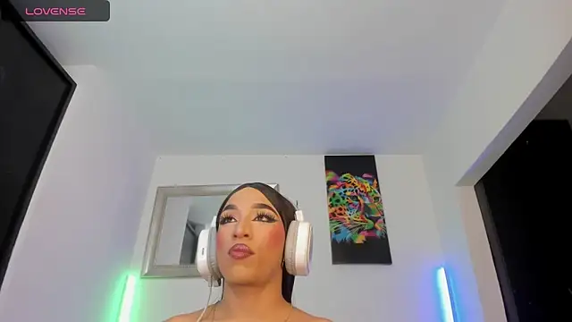 Snapshot of Naughty_Blue chatting on 05-30-26, 12:30 Naughty Blue online show from 05-30-26, 12:30
