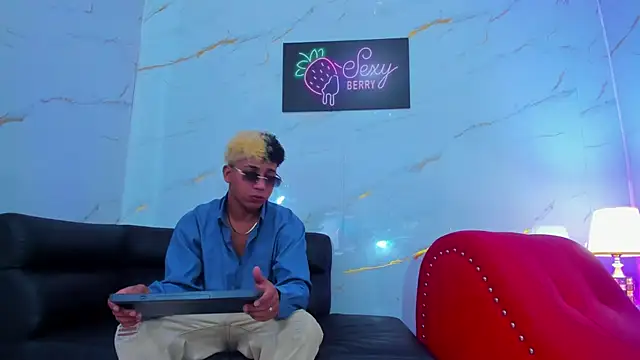 Roman cute online show from 01-15-26, 02:32