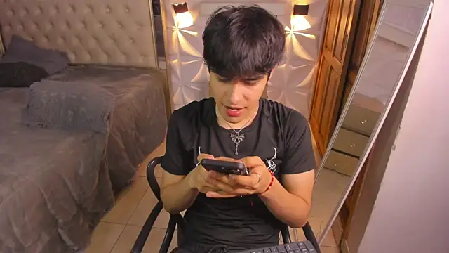 IamJuanJoc online show from 04-10-26, 03:56