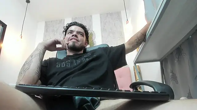 Enzo Turner online show from 01-10-26, 05:42