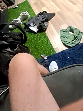 Snapshot of mikman100 chatting on 06-19-26, 09:29 mikman100 online show from 06-19-26, 09:29