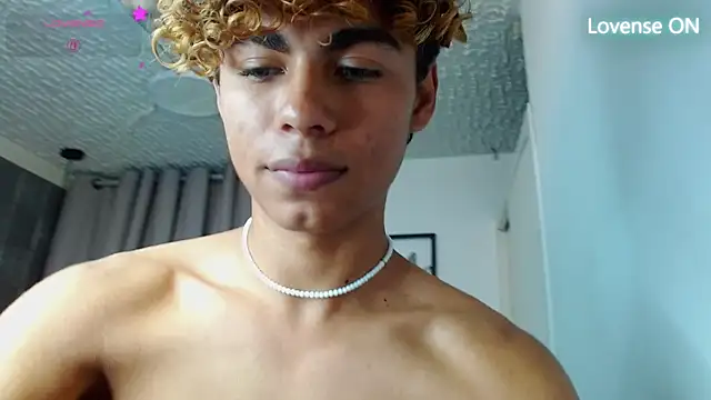 Anyelo Twink online show from 07-04-26, 04:24