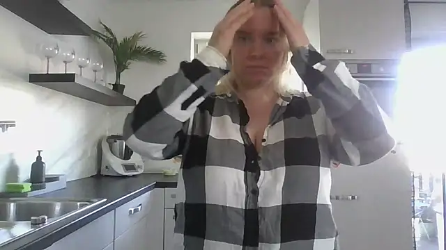 MinchenBienchen98 online show from 03-26-26, 10:32