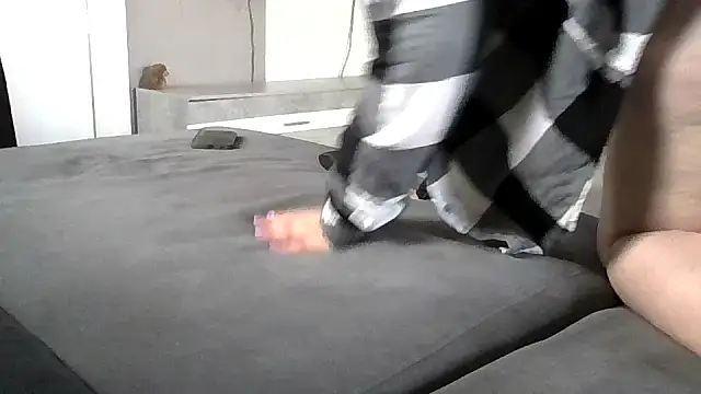 MinchenBienchen98 online show from 04-20-26, 09:56