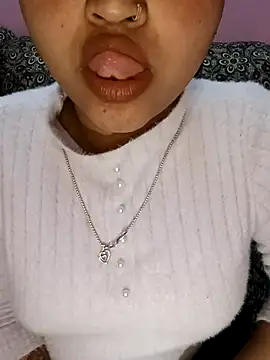 Snapshot of -Simran01 chatting on 01-12-26, 03:17 -Simran01 online show from 01-12-26, 03:17