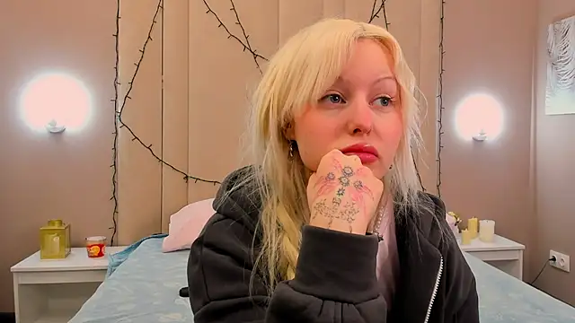 AdeleSilvy online show from 04-20-26, 01:52