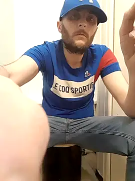 Snapshot of 80julien chatting on 01-12-26, 03:39 80julien online show from 01-12-26, 03:39