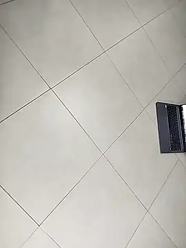 PrettyBottom1 online show from 01-14-26, 02:28