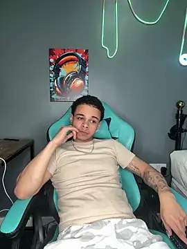 Snapshot of l-laross chatting on 05-08-26, 11:43 l-laross online show from 05-08-26, 11:43