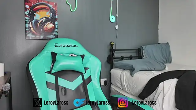 Snapshot of l-laross chatting on 05-16-26, 02:27 l-laross online show from 05-16-26, 02:27