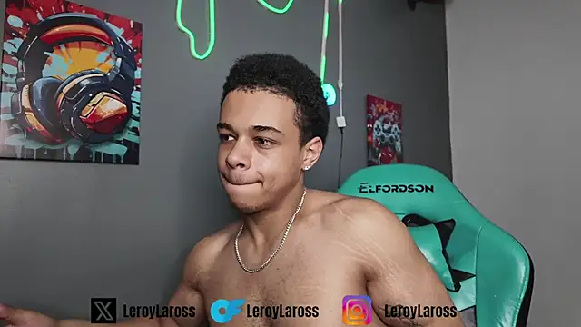 Snapshot of l-laross chatting on 05-18-26, 07:31 l-laross online show from 05-18-26, 07:31