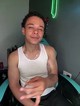 Snapshot of l-laross chatting on 06-17-26, 11:38 l-laross online show from 06-17-26, 11:38