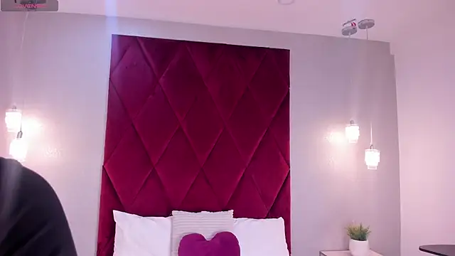 emily clarkk  online show from 04-10-26, 08:02