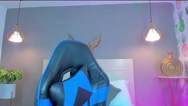 emma hiltonn  online show from 04-10-26, 02:28