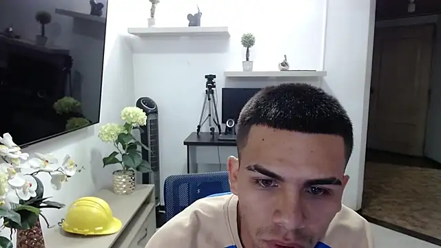 Snapshot of charlie_watson chatting on 01-15-26, 03:33 charlie watson online show from 01-15-26, 03:33