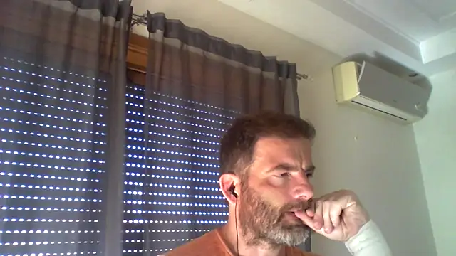 Snapshot of _grj1 chatting on 05-21-26, 08:10 grj1 online show from 05-21-26, 08:10