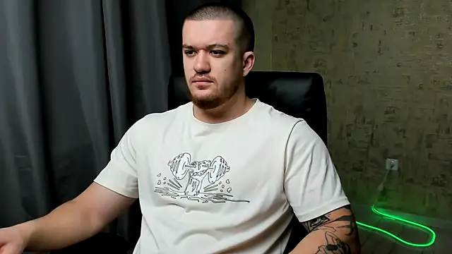 Snapshot of Well_boy chatting on 02-10-26, 08:35 Well boy online show from 02-10-26, 08:35