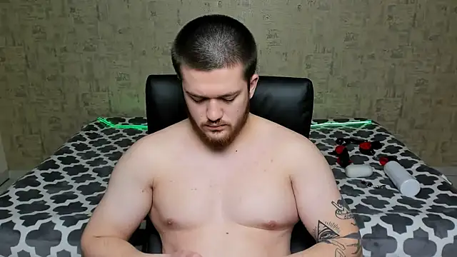 Snapshot of Well_boy chatting on 04-07-26, 05:57 Well boy online show from 04-07-26, 05:57