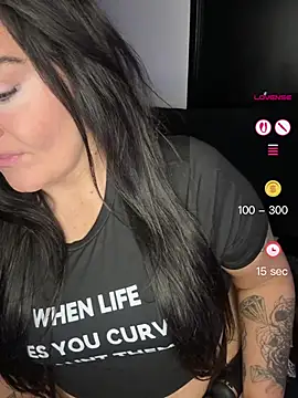 Snapshot of Miss_CurvesXXX chatting on 05-31-26, 10:11 Miss CurvesXXX online show from 05-31-26, 10:11